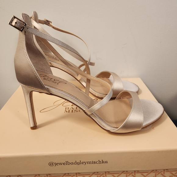 Like new Badgley Mischka Jewel size 8 Dimitra Heeled Sandal, Champagne Satin - Picture 2 of 6